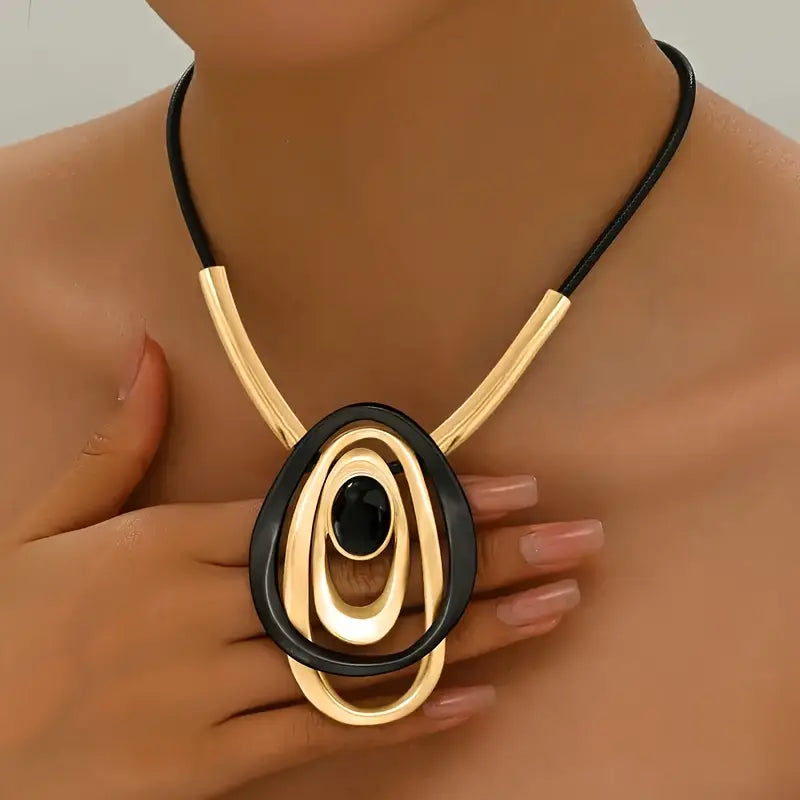 Linéa Loop Necklace